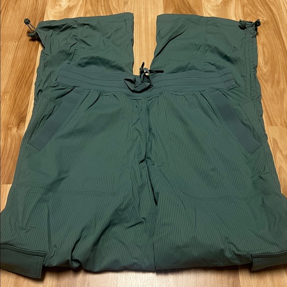 Lululemon Dance Studio Relaxed-Fit Mid-Rise Cargo Pant - Picture 4 of 8